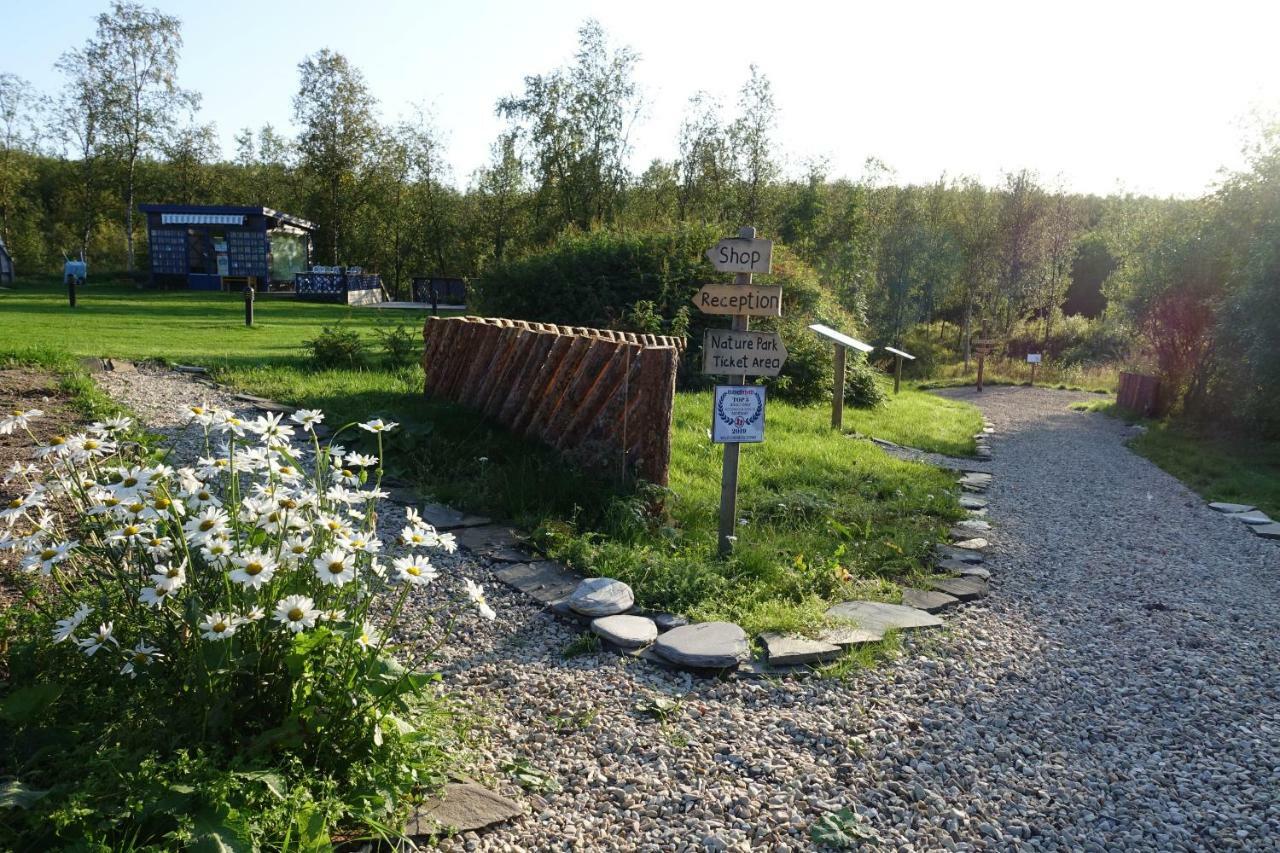Wild Caribou Dome Hotel Lakselv Buitenkant foto